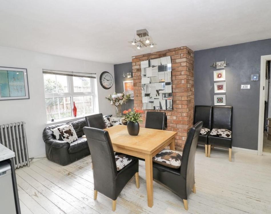 Lovely Comfortable 3 Bed Home, Worcester Kültér fotó