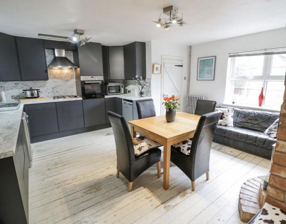 Lovely Comfortable 3 Bed Home, Worcester Kültér fotó