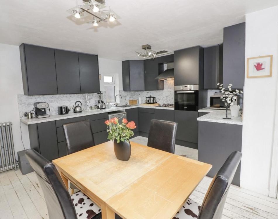 Lovely Comfortable 3 Bed Home, Worcester Kültér fotó